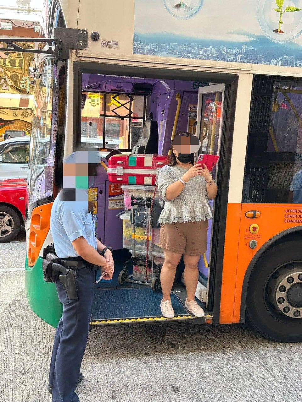 又真係幾似阿儀嘅標準站姿！